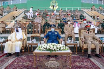 رئيس الأركان يرعى حفل تخريج دورة تأهيل الضباط الجامعيين