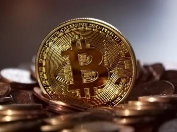 بتكوين توقف خسائها وترتفع 3%