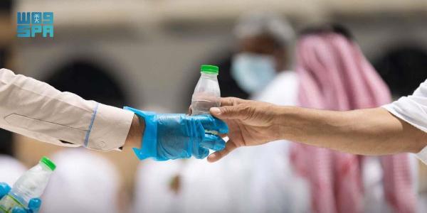 توزيع ١٥ مليون عبوة ماء زمزم بالمسجد الحرام