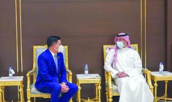 العواد يبحث التعاون مع مبعوث الرئيس الفلبيني