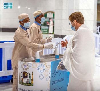توزيع ١٥ مليون عبوة ماء زمزم بالمسجد الحرام
