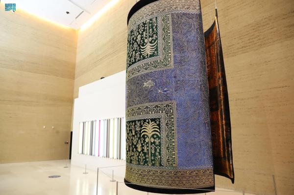 «إثراء» يطلق معرض «بصر وبصيرة» بمشاركة 26 عملًا فنّيًا