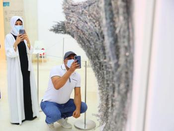 «إثراء» يطلق معرض «بصر وبصيرة» بمشاركة 26 عملًا فنّيًا