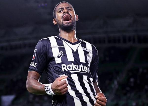 الأهلي يرمم دفاعة بالبرازيلي دانكلير