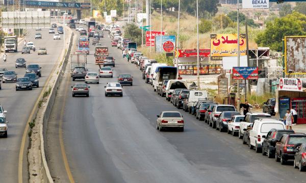 في خضم أزماته.. لبنان يقلص «دعم» الوقود