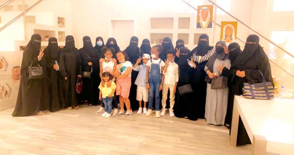 «متقاعدات» الشرقية يزرن دار الحضانة