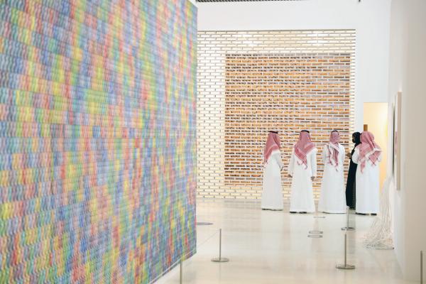 20 فنانا عالميا يشاركون بـ26 عملا في «بصر وبصيرة»