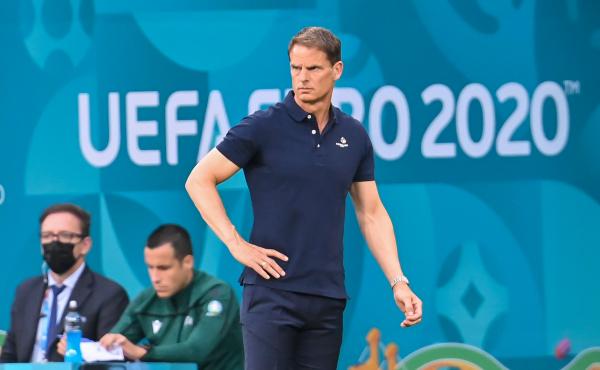 بعد خروج هولندا من يورو .. مستقبل غامض لـ 'دي بوير'