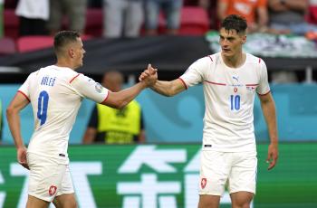 بالصور : التشيك تطيح بهولندا