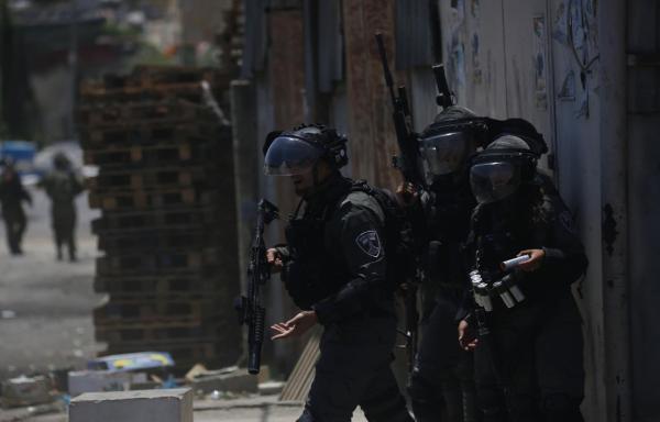 قوات الاحتلال تعتقل 3 فلسطينيين من طولكرم