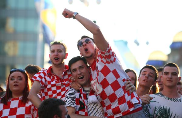 فرحة الجمهور الكرواتي بأداء منتخب بلاده امام الماتادور