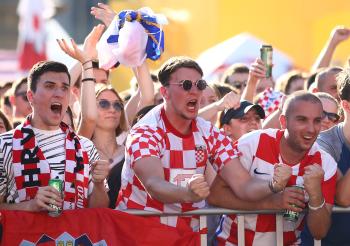 فرحة الجمهور الكرواتي بأداء منتخب بلاده امام الماتادور