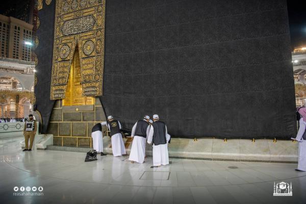 رفع كسوة الكعبة «3 أمتار» استعدادا للحج