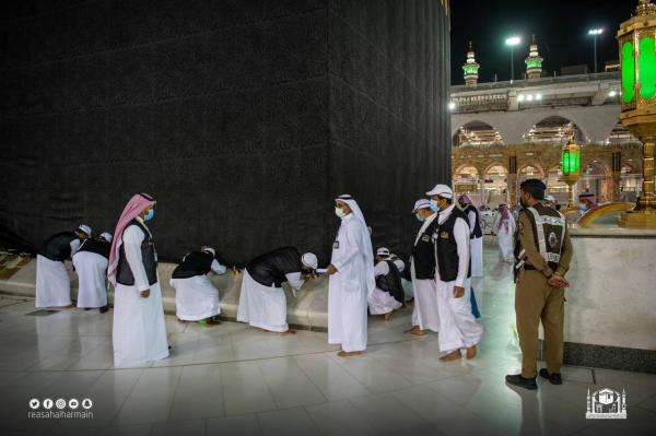 رفع كسوة الكعبة «3 أمتار» استعدادا للحج