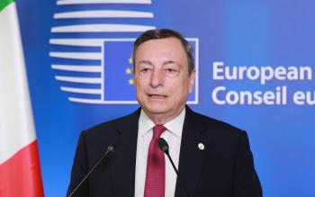 إيطاليا أسيرة الأوروبيين المتعصبين والأطلسيين