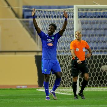 الأهلي يستعيد مجرشي ويقترب من الزبيدي