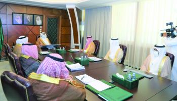 أمير الشرقية يوجه بصيانة الطرق وفق أفضل المعايير والمواصفات