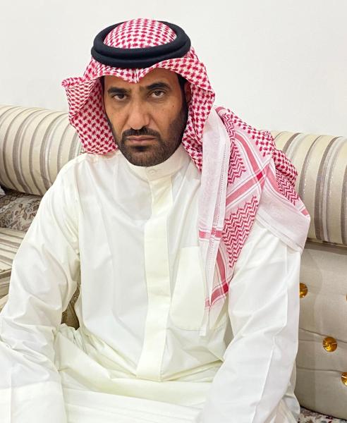 محافظ حفر الباطن يزور أسرة شهيد الواجب