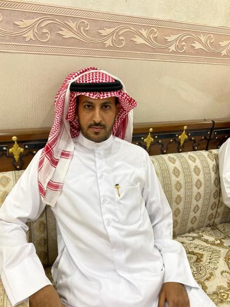 محافظ حفر الباطن يزور أسرة شهيد الواجب