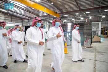 وزير الصناعة يُدشّن أول مصنع لإنتاج الزجاج في حائل