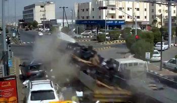 وفاة شخصين في حادث اصطدام شاحنة بمحايل عسير