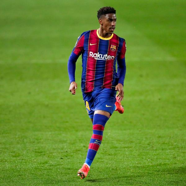 ظهير برشلونة يشد الرحال لـ'البريميرليج'