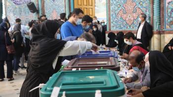 الاحتجاجات على انقطاع الكهرباء تجتاح مدنا إيرانية.. وهتافات «الموت لخامنئي»