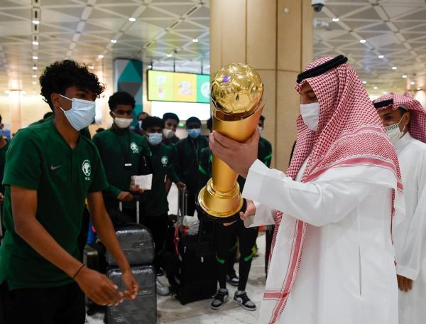 بطل العرب يصل إلى الرياض