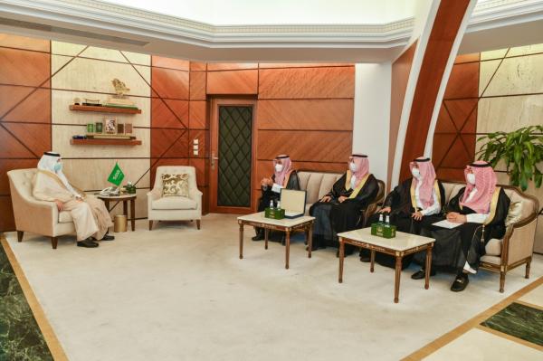 أمير الشرقية : القيادة تحرص على تأهيل الشباب لسوق العمل