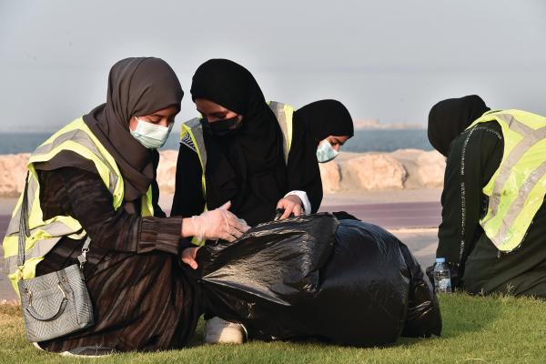 التطوع.. مبادرات حضارية تنعش رئة القطيف