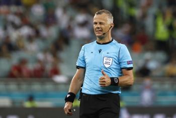 كاوبرز.. أول هولندي يدير النهائي