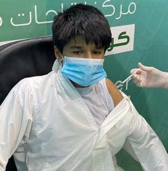 طلبة حفر الباطن.. إقبال على التطعيم وسط سلاسة الإجراءات