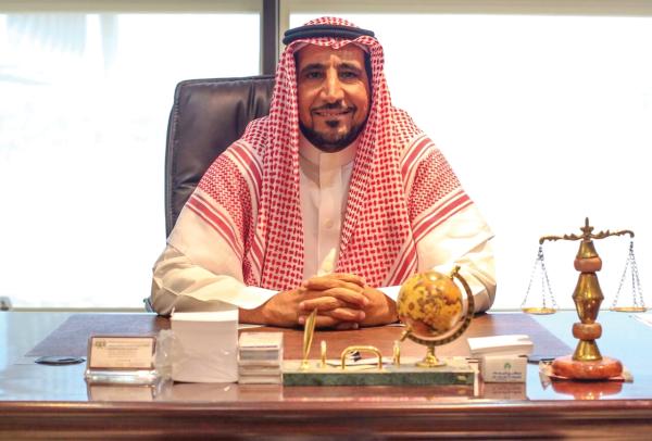 «مشاهير التواصل».. سلاح ذو حدين بين القدوة والسطحية