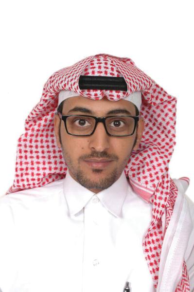 «مشاهير التواصل».. سلاح ذو حدين بين القدوة والسطحية