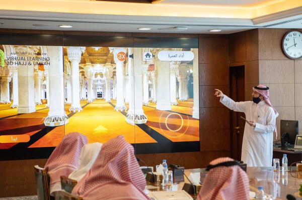 وزير الشؤون الإسلامية يدشن «التعليم الافتراضي» للحج