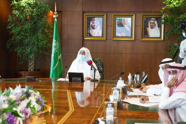 وزير الشؤون الإسلامية يدشن «التعليم الافتراضي» للحج