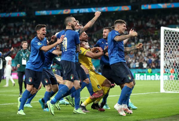 يورو 2020 مثاليوالزعامة للإيطالي