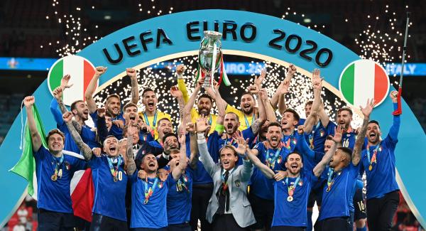 يورو 2020 مثاليوالزعامة للإيطالي