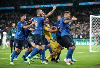 يورو 2020 مثاليوالزعامة للإيطالي