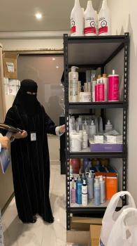 مخالفة 44 منشأة نسائية للاحترازات بالخبر