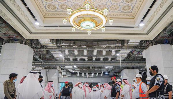 245 نجفة مقاومة للزلازل تزين المطاف