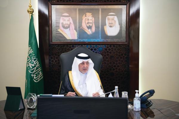 أمير مكة يناقش تطوير عشوائيات جدة