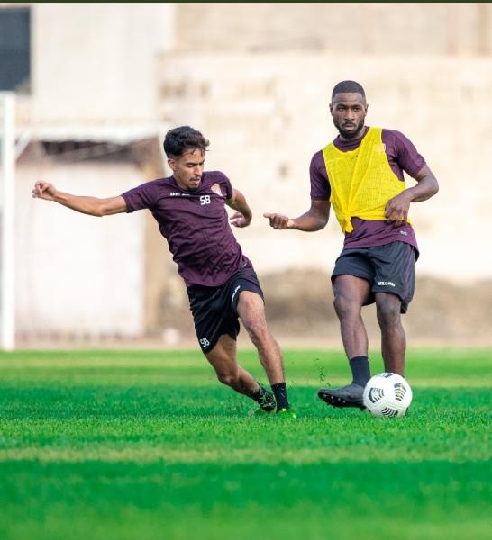 مدرب ضمك يكشف أخطاء اللاعبين بمناورة