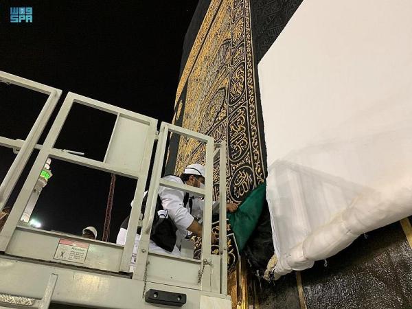 استبدال كسوة الكعبة المشرفة .. الاثنين المقبل