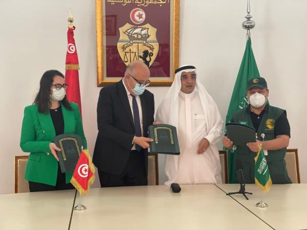 طلائع الجسر الجوي السعودي تصل إلى تونس