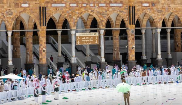 «السديس» يوجّه بخدمة إرشاد السائلين بـ11 لغة 