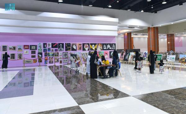 «رؤية وطن»..82 لوحة فنية