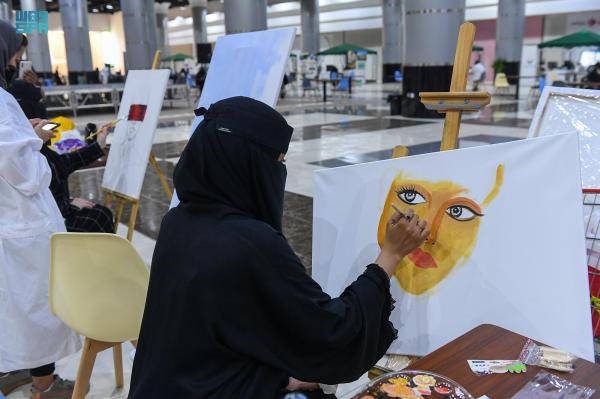 «رؤية وطن»..82 لوحة فنية