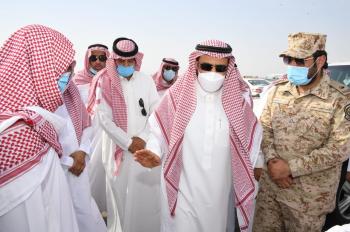 وكيل الأحساء يؤدي صلاة الميت على الشهيد "سالم الحمر"