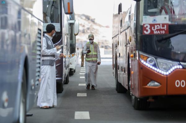 أفواج الحجيج .. من كل فج عميق